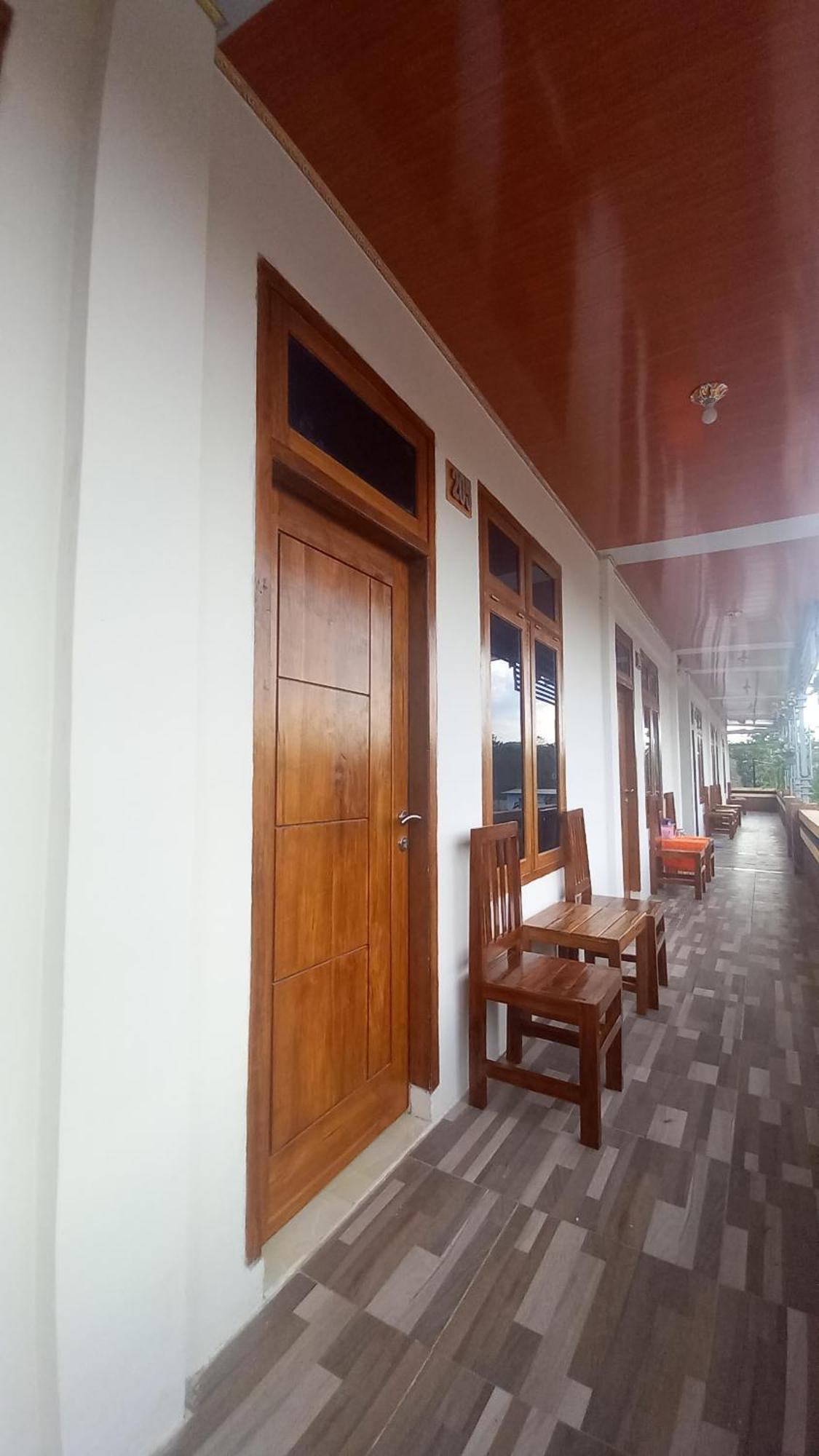 Benedict Guesthouse By Mori Hospitality Labuan Bajo Bagian luar foto
