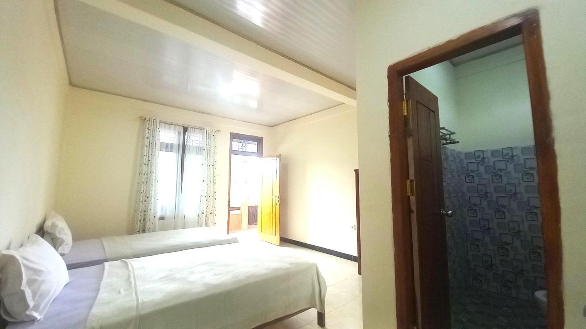 Benedict Guesthouse By Mori Hospitality Labuan Bajo Bagian luar foto
